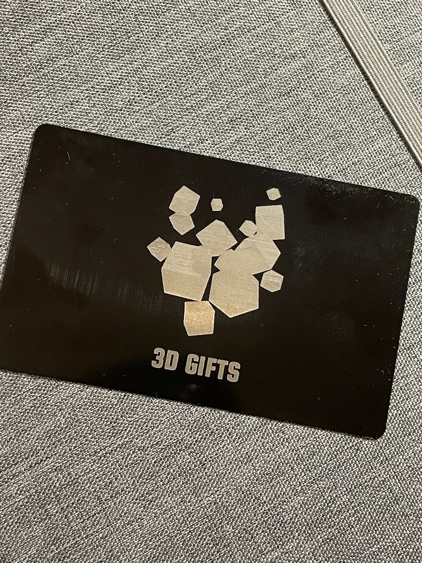 Cartão 3D Gifts Store preto metalizado frente