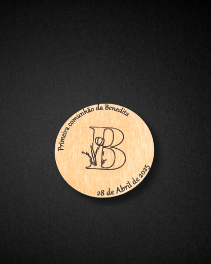 Lembrança redonda com letra Batismo/ Comunhão/ Profissão de fé