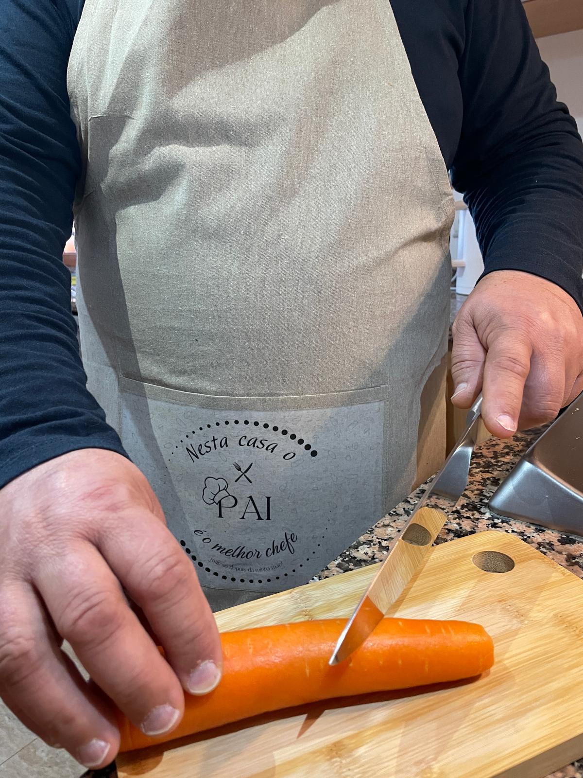 Father's Day Apron - "Nesta casa o pai é o melhor chefe... mas só depois da minha mãe"