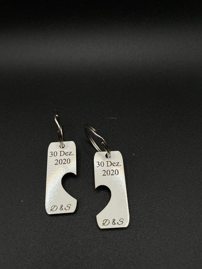 Conjunto de porta-chaves com data e iniciais